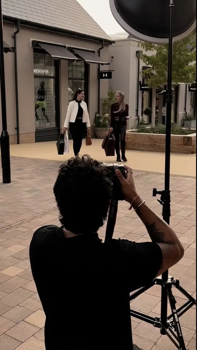 A sneaky BTS of an upcoming campaign we’re very excited to share… 🎥📸

With thanks to 
@countryclassiclucinda 
@sammylouluxe 
@stillmovingmedia 
@encorepruk 

#behindthescenes #locationshoot #cotswoldsdesigneroutlet #sneakpeek #autumnstyling